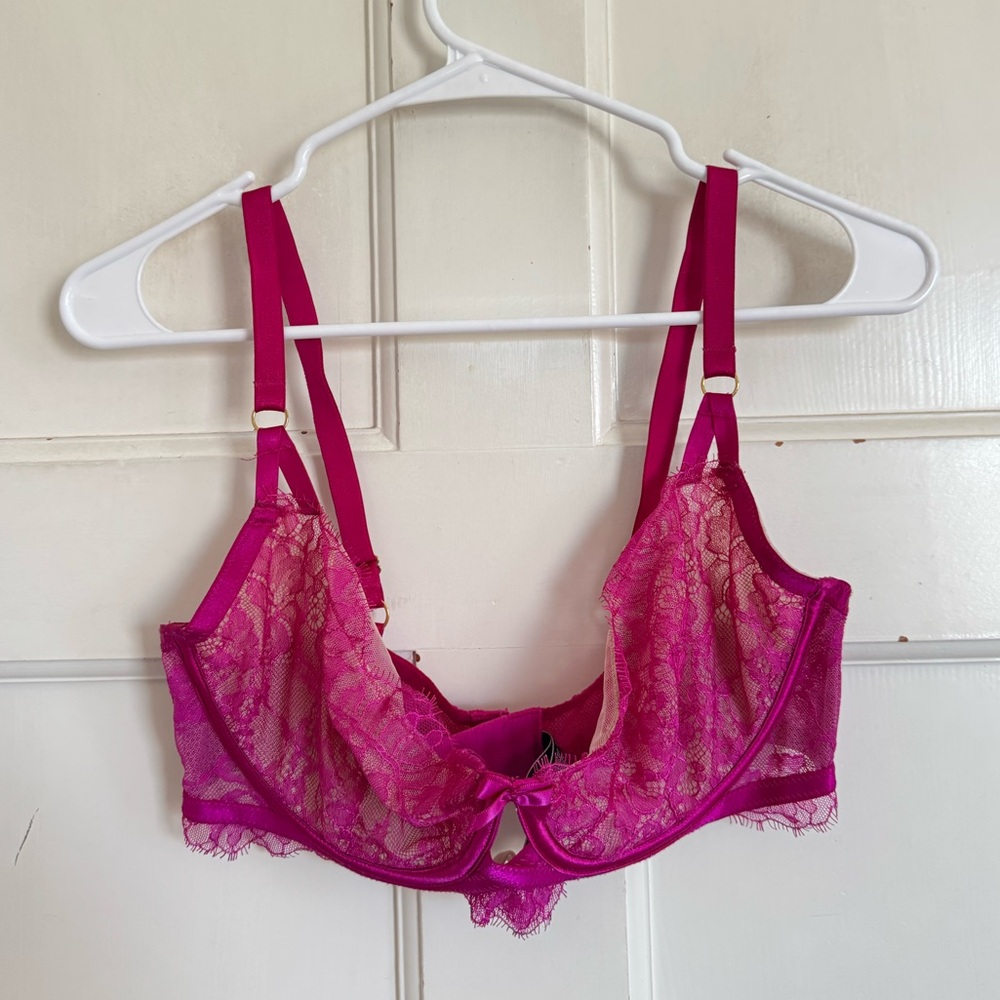 Victoria’s Secret Very Sexy Fuchsia lace unlined‎ Demi bra size 36DD